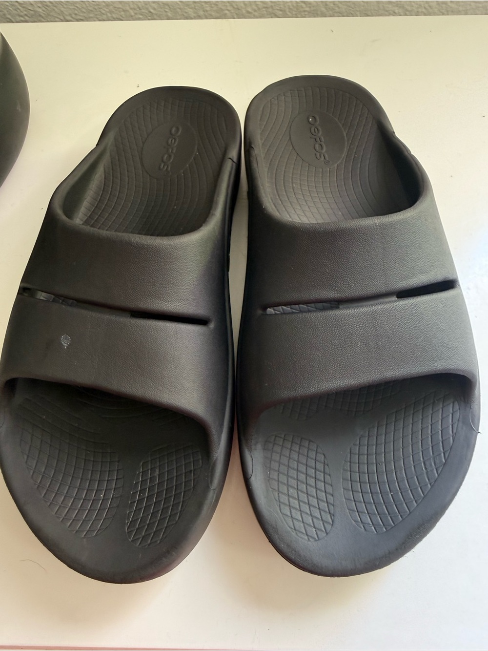 OOFOS Ooahh  sandals women size 8 black Recovery Slide Sandals
